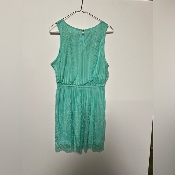 XHILARATION LACE PALE GREEN JR SIZE  M DRESS - Picture 3 of 8